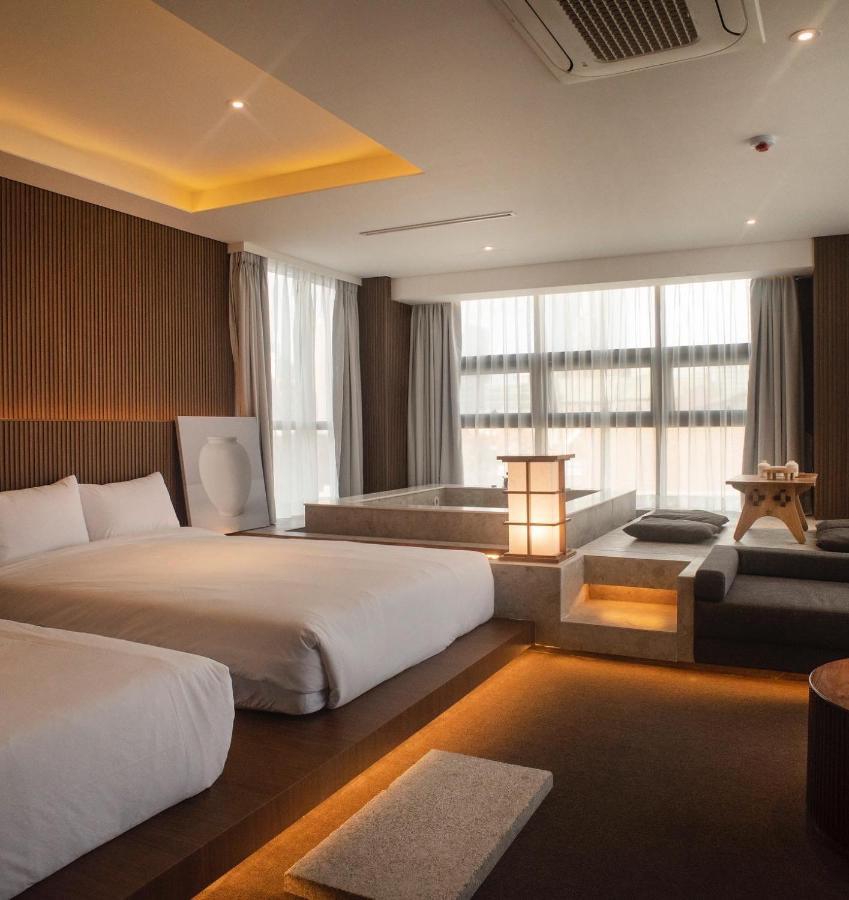 Uh Suite The Myeongdong โซล ภายนอก รูปภาพ