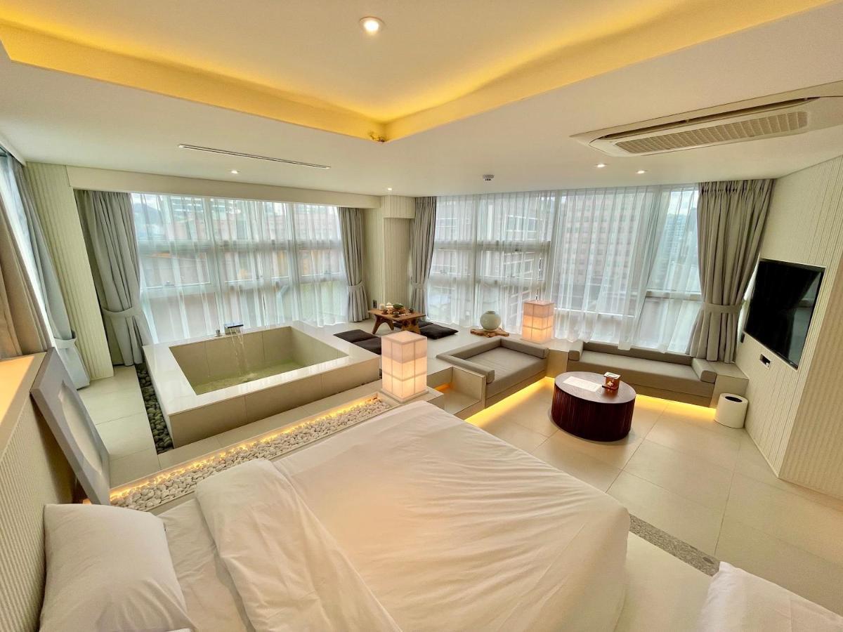 Uh Suite The Myeongdong โซล ภายนอก รูปภาพ