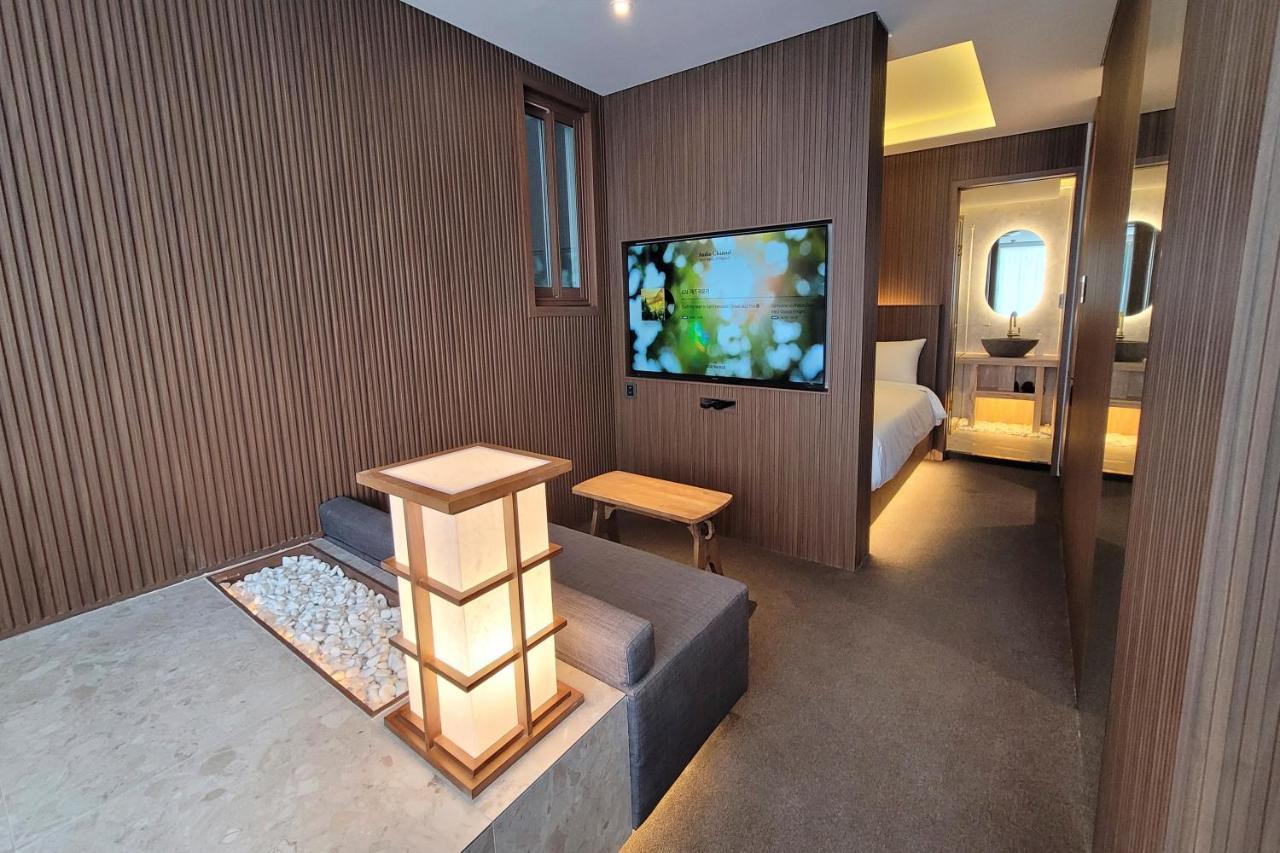 Uh Suite The Myeongdong โซล ภายนอก รูปภาพ