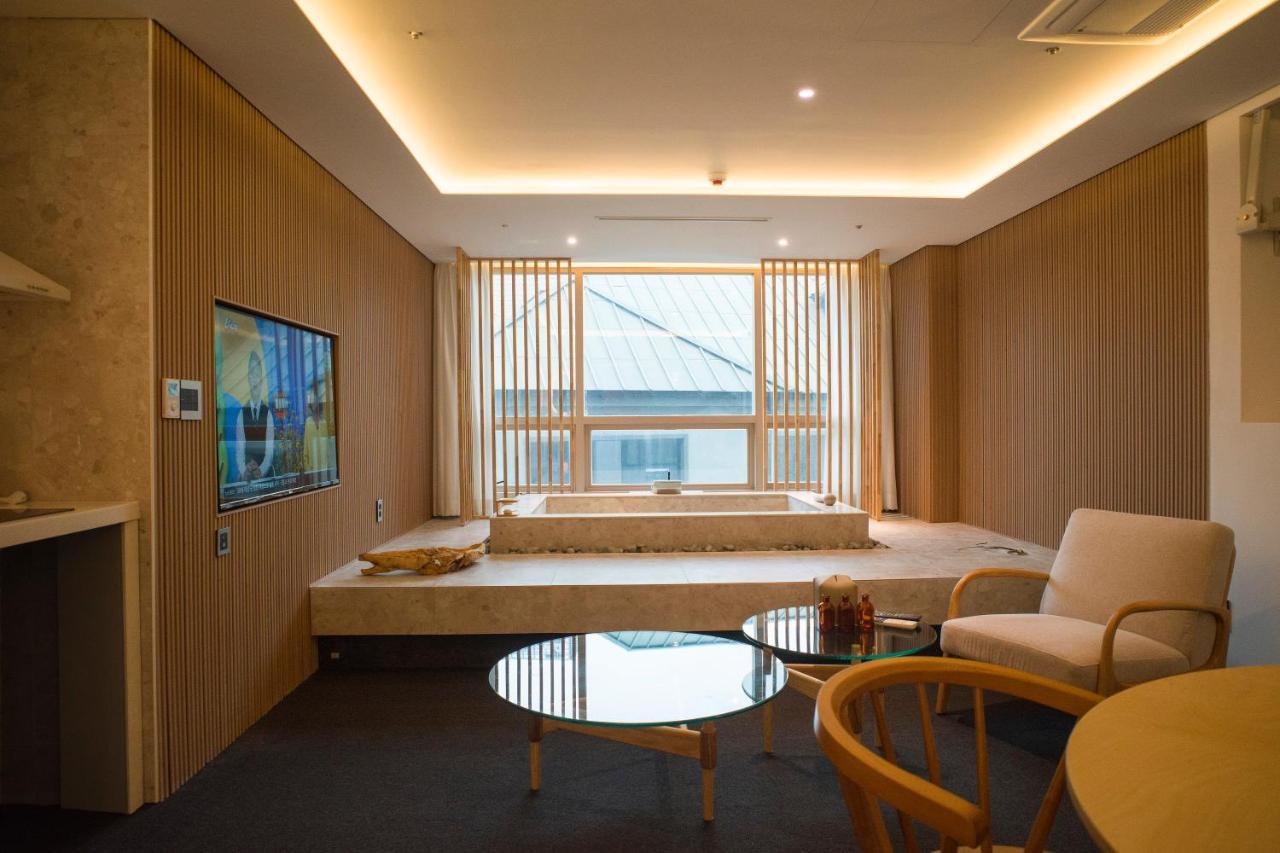 Uh Suite The Myeongdong โซล ภายนอก รูปภาพ