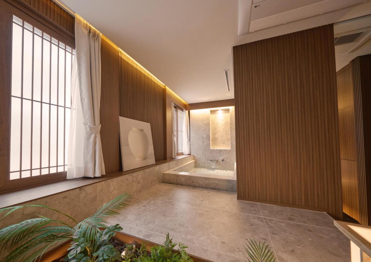Uh Suite The Myeongdong โซล ภายนอก รูปภาพ